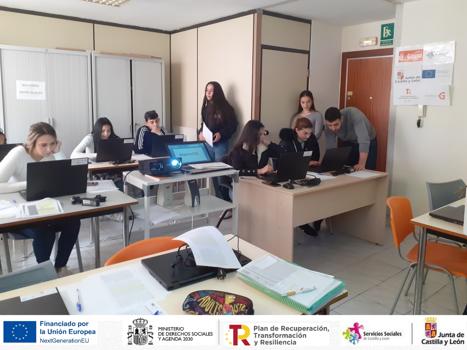 Personas gitanas de FSG Len, Palencia y Segovia se forman en competencias digitales a travs del proyecto ‘Conexin G' 