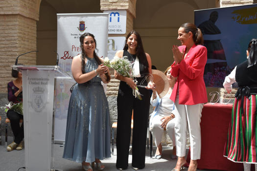 Mara Santiago ha sido galardonada con el Premio Dulcinea